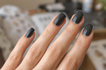 découvrez les tendances et techniques incontournables pour maîtriser la manucure french noir, une variante élégante et moderne de la french classique.