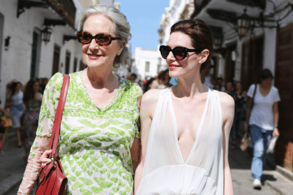 découvrez comment meryl streep et anne hathaway ont captivé mexico lors du lancement très attendu de la suite du film culte « le diable s’habille en prada ».