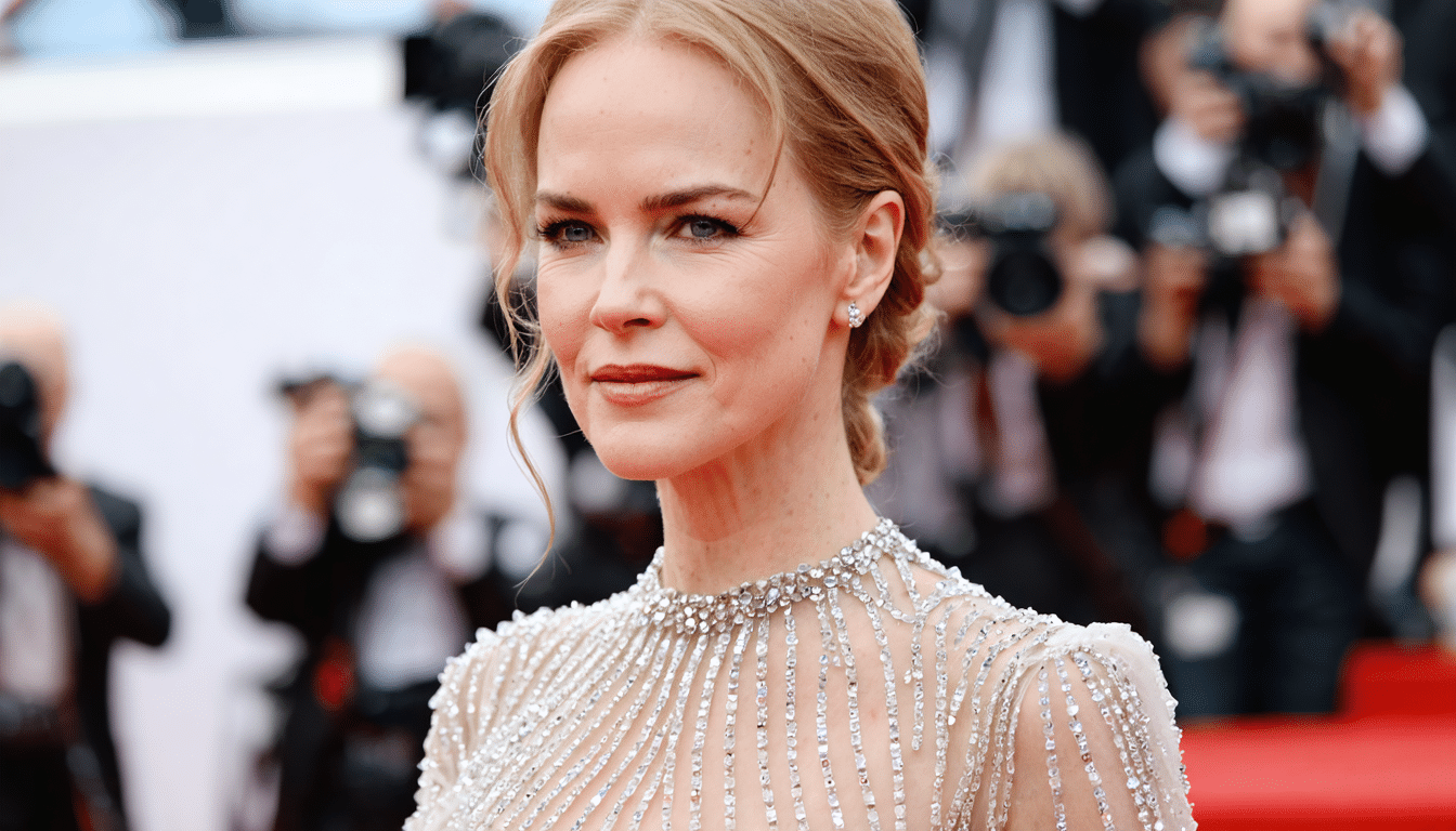 découvrez nicole kidman éblouissante sur le tapis rouge, vêtue d'une tenue transparente élégante ornée d'écailles scintillantes qui captivent tous les regards.