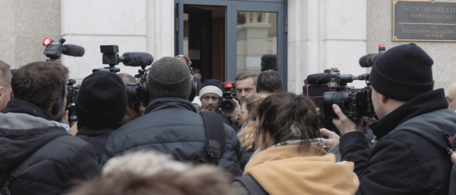 découvrez les scandales people les plus marquants de l'année qui ont fait sensation et défrayé la chronique.
