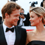 niels schneider révèle l'histoire surprenante derrière sa célèbre photo avec virginie efira à cannes, capturée grâce à l'intervention inattendue d'un autre comédien.