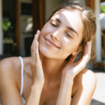découvrez nos astuces essentielles pour booster, hydrater et protéger votre peau tout au long de l'été et profitez d'un éclat estival garanti.