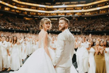 découvrez le mariage spectaculaire de taylor swift et travis kelce au madison square garden, réunissant plus de 1000 invités pour une célébration inoubliable.
