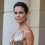 charlène de monaco rend hommage à grace kelly en sublimant l'élégance intemporelle avec une robe lamée éblouissante, alliant grâce et modernité.