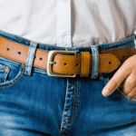 adoptez la ceinture aux accents western qui apporte une touche de caractère à vos jeans préférés et sublime vos tenues d’automne.