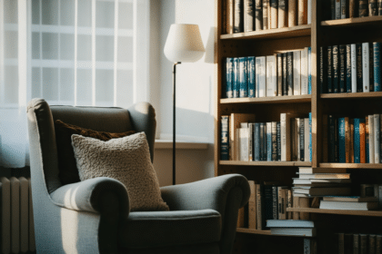 découvrez comment aménager un coin lecture cosy dans un petit salon grâce à des meubles adaptés, un éclairage doux et des astuces gain de place.