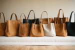 découvrez notre sélection de 8 sacs maxi souples en cuir ou en daim, élégants et tendance, plébiscités par la rédaction pour leur style et leur qualité.