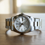 découvrez la montre oyster de rolex, une révolution horlogère qui a redéfini la précision et l'élégance du temps. symbole d'innovation et de durabilité, elle incarne l'excellence suisse.