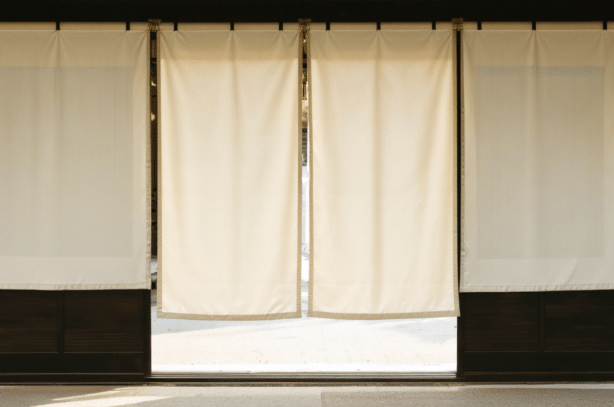 découvrez le noren, ce rideau traditionnel japonais qui habille les portes avec élégance et apporte une touche authentique à votre intérieur.