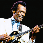 découvrez six clés pour comprendre chuck berry, pionnier visionnaire dont le jeu de guitare, les chansons et l’énergie ont façonné le rock’n’roll.