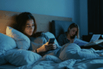 Insomnie, défilement nocturne et ronflements : une psychiatre décrypte le sommeil des journalistes de ELLE