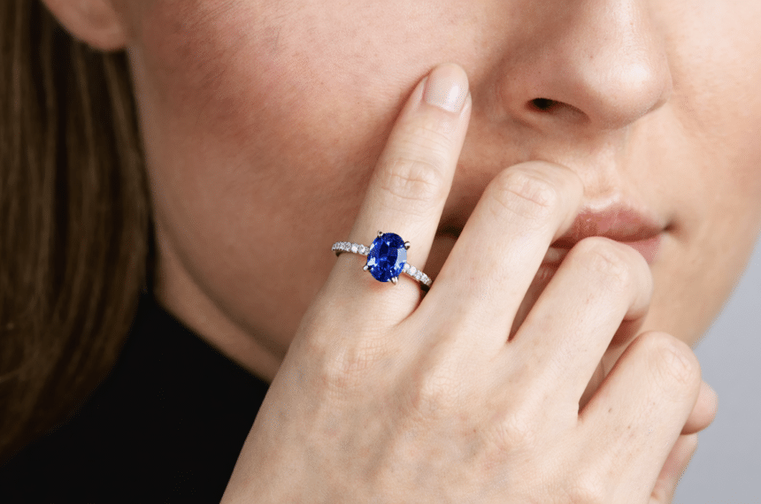 découvrez l’histoire et les secrets de la célèbre bague de fiançailles de lady diana, un bijou emblématique chargé de symboles.