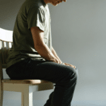 le syndrome des fesses endormies peut provoquer engourdissements et gêne après une position assise prolongée. découvrez pourquoi et comment bouger davantage.